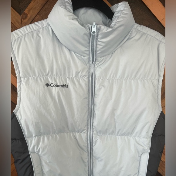 Women’s Columbia Down and Feather Insulated Puffer Vest Size Medium - Picture 8 of 10